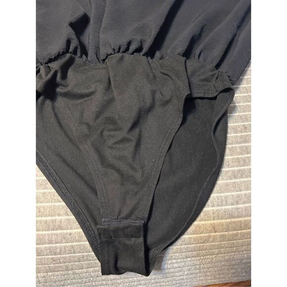 Black bodysuit with ruffled short sleeves size meduim - Picture 3 of 5